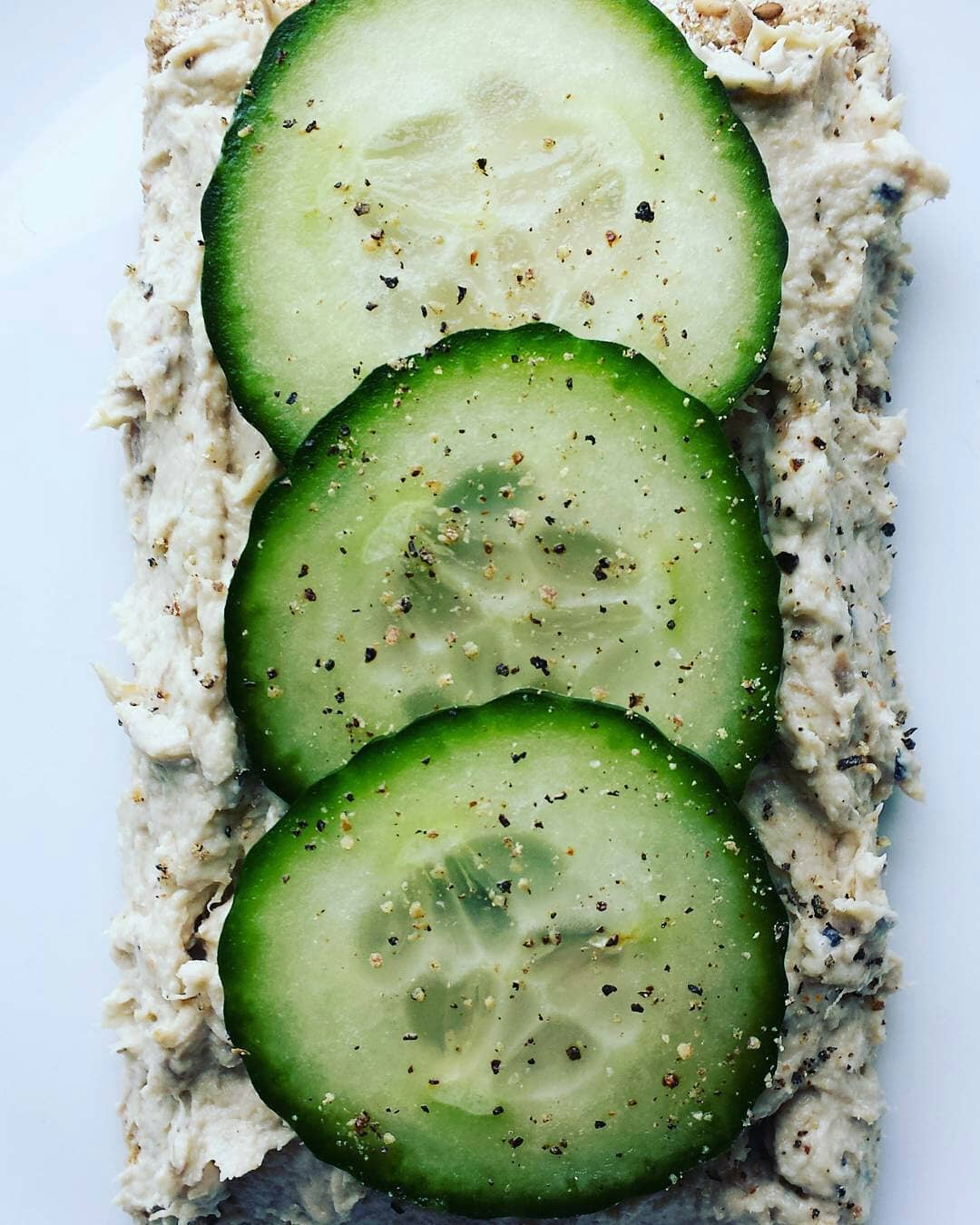 @tobeawarrior @regrann_app super quick and healthy mackerel pate. Blitz up some smoked mackerel (skin off; recommendation-peppered ones) with some cream cheese, horseradish and lemon juice (no exact amounts, I just go on taste) serve on crackers (@ryvita used here) with some cucumber and extra pepper (optional, I’m just a pepper addict lol). Nice for a lunch or snack option 😄
#foodiefriday #food #tasty #tastyfood #quickmeal #snack #lunch #yummy #nutrition #nutritionist #pate #mackerel #cucumber #pepper #eatwell #healthyeating #homemade #fish #fishy –
Tag us in some pics if you decide to make it 😉
