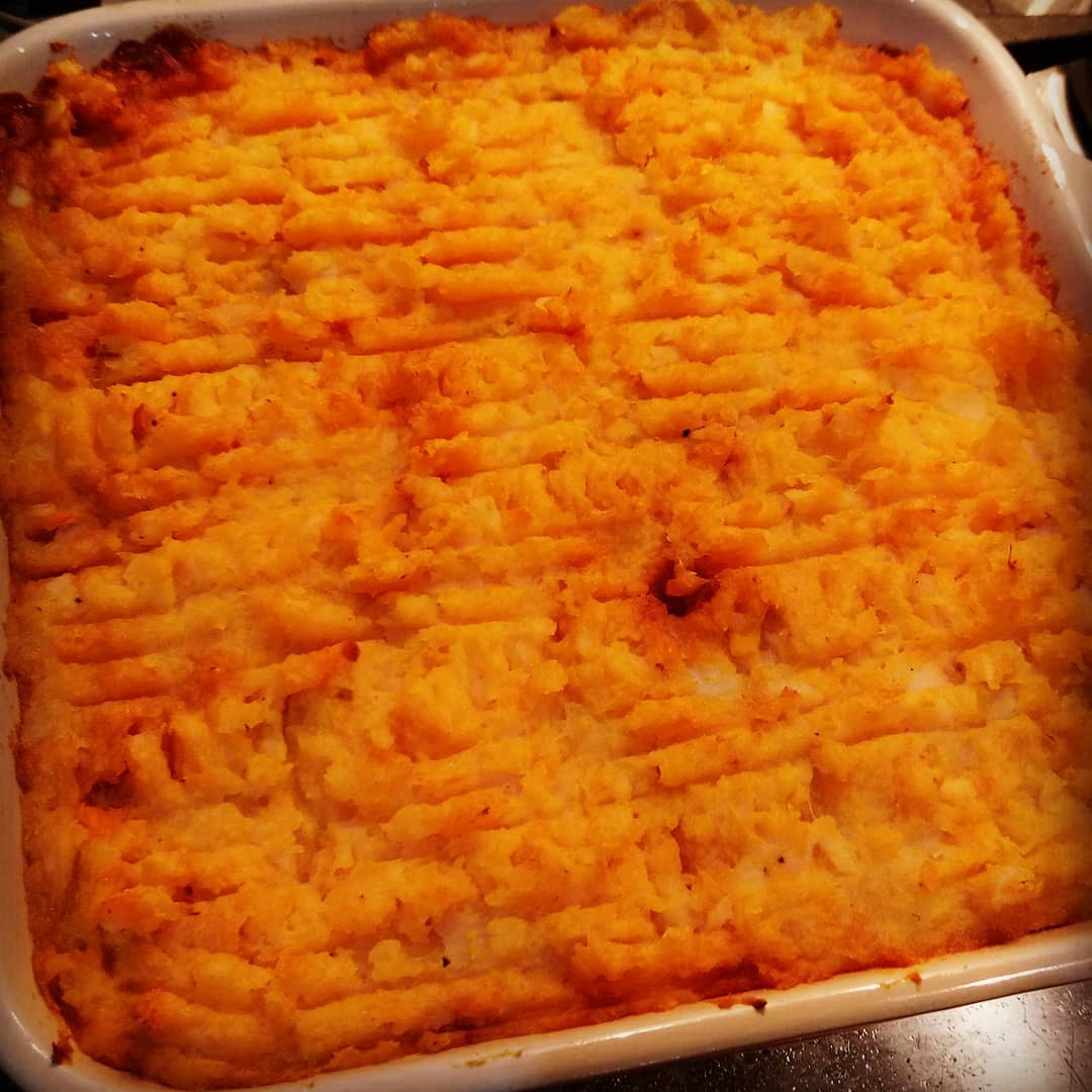 When the snow changed the weekends plans, this happened! I guess you could call it a veggie cottage pie! It was yummy! #sweetpotato #sweetpotatomash #mixedbeans #soyamince #mushrooms #carrot #choppedtomatoes #tomatopuree #peas #frozenpeas #frozenpeaswitheverything #veggiefood #vegetarian #veganlife #veggie #vegan #meatfree #personaltrainer #protein #carbs #macros #comfortfood