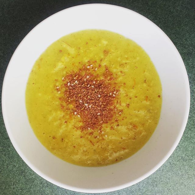 #foodiefriday so I know it’s Summer and obvs very warm atm but that’s not stopping me eating porridge for breakfast. I’ve got a new favourite ingredient/flavour (hint it features fresh turmeric). Keep an eye on our blog next week for the full recipe www.m8north.co.uk #porridge #turmeric #spices #nutrition #nutritionist #personaltraining #personaltrainer #leedsgym #eatwell #healthy #healthyeating #healthylifestyle