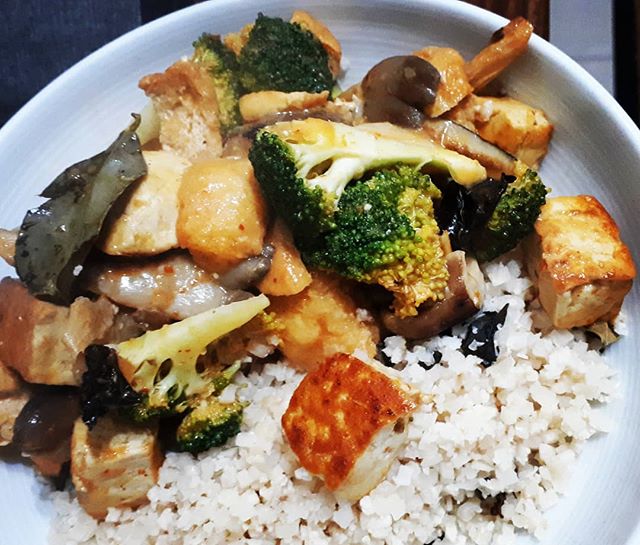 #tastytuesday #recipes find my Thai green curry recipe on our site www.m8north.co.uk/blog/thai-green-curry/ #thaifood #thaicurry #homemade #veganfood #veganuary #motive8north #tofu #cauliflowerrice